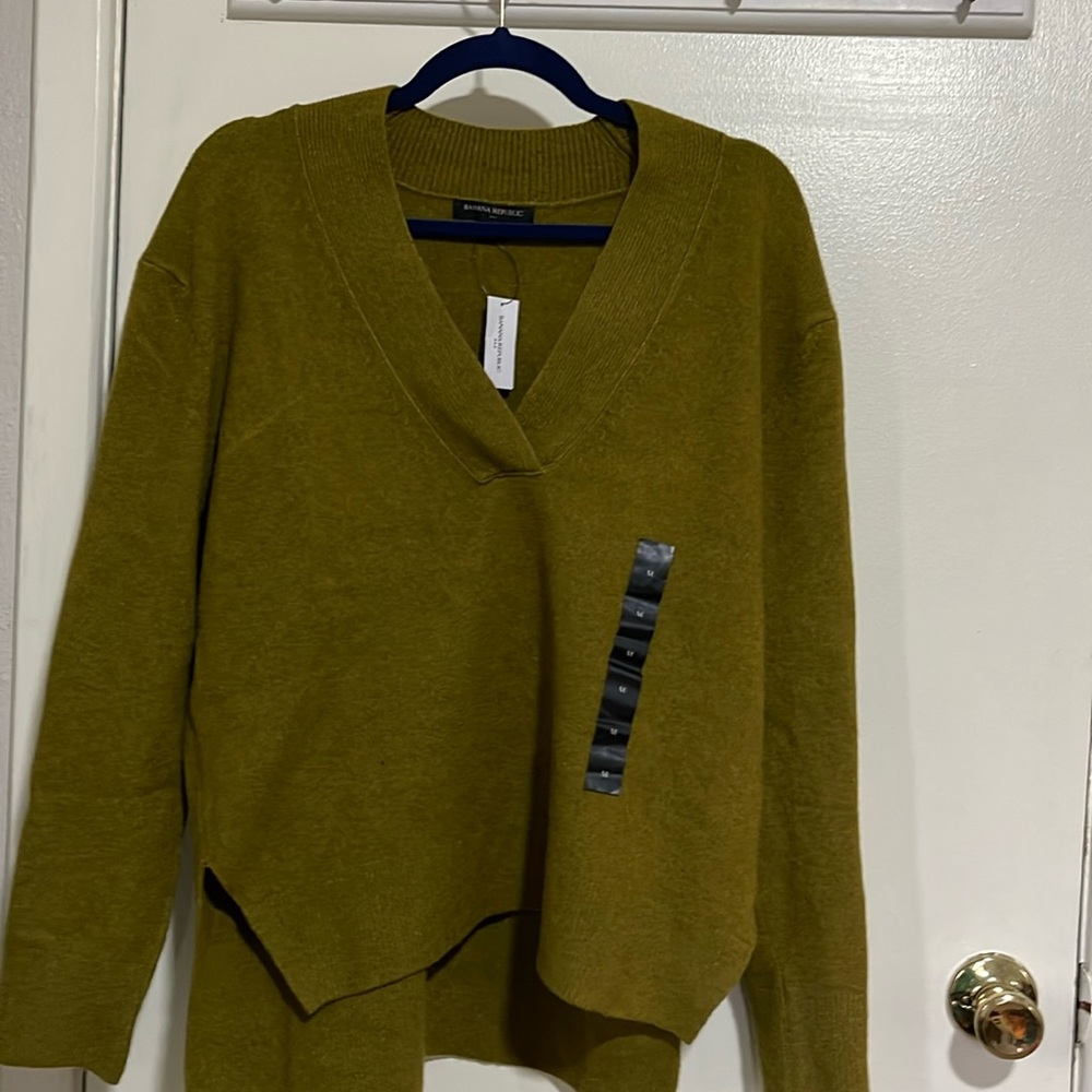 Olive green Banana Republic sweater